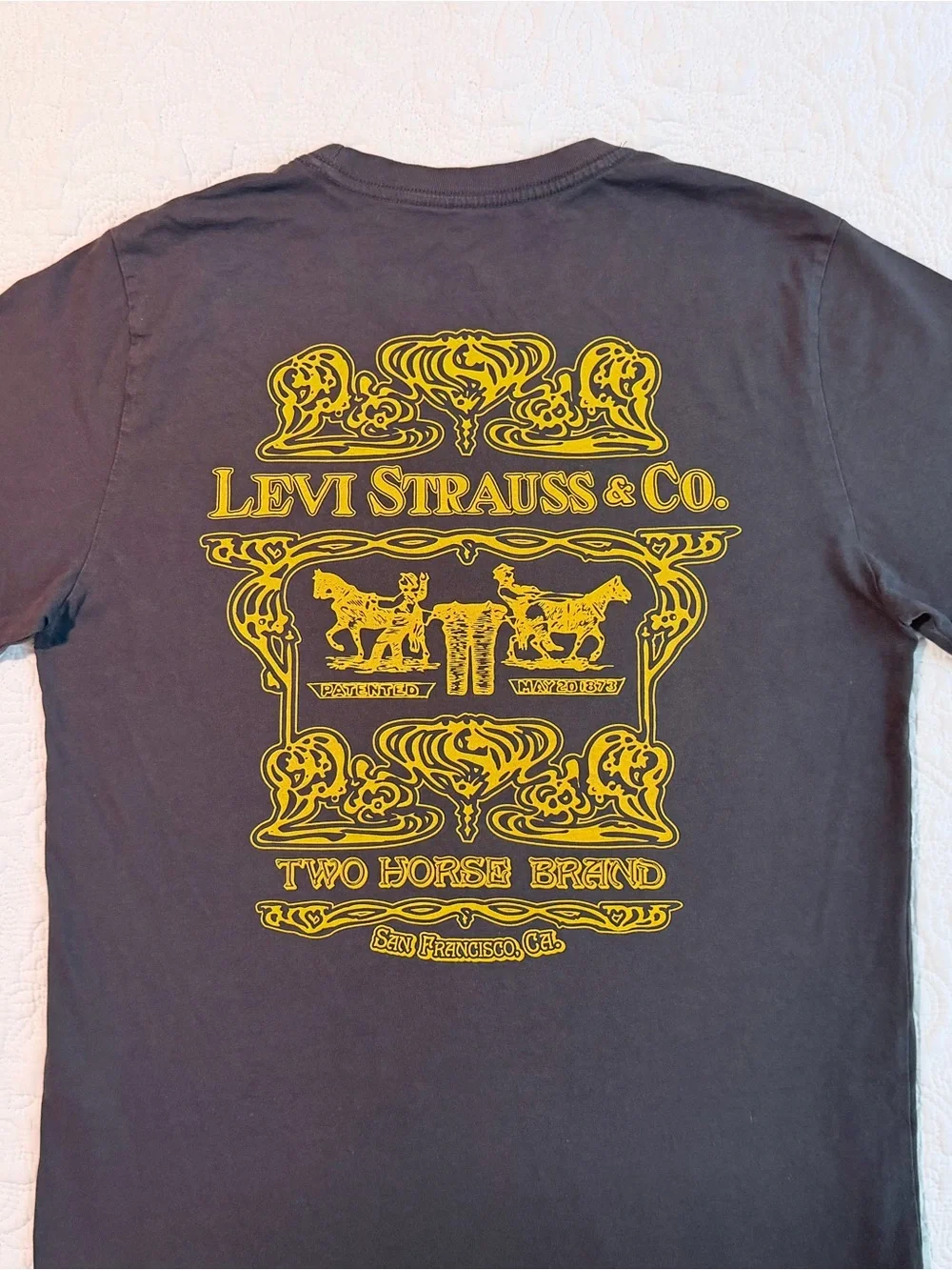 Levi’s Two Horse Brand Tee | Grey | Size XS | Relaxed Fit Graphic